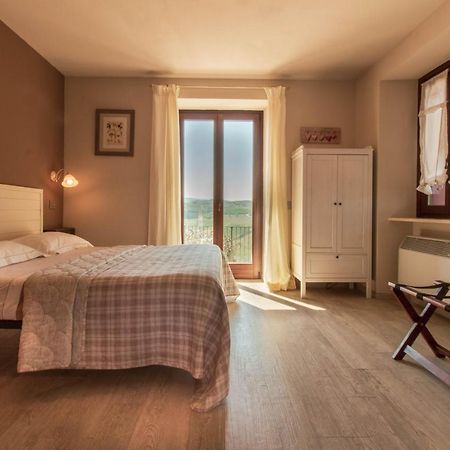Poggio Dei Farinetti Bed & Breakfast Diano dʼAlba Dış mekan fotoğraf