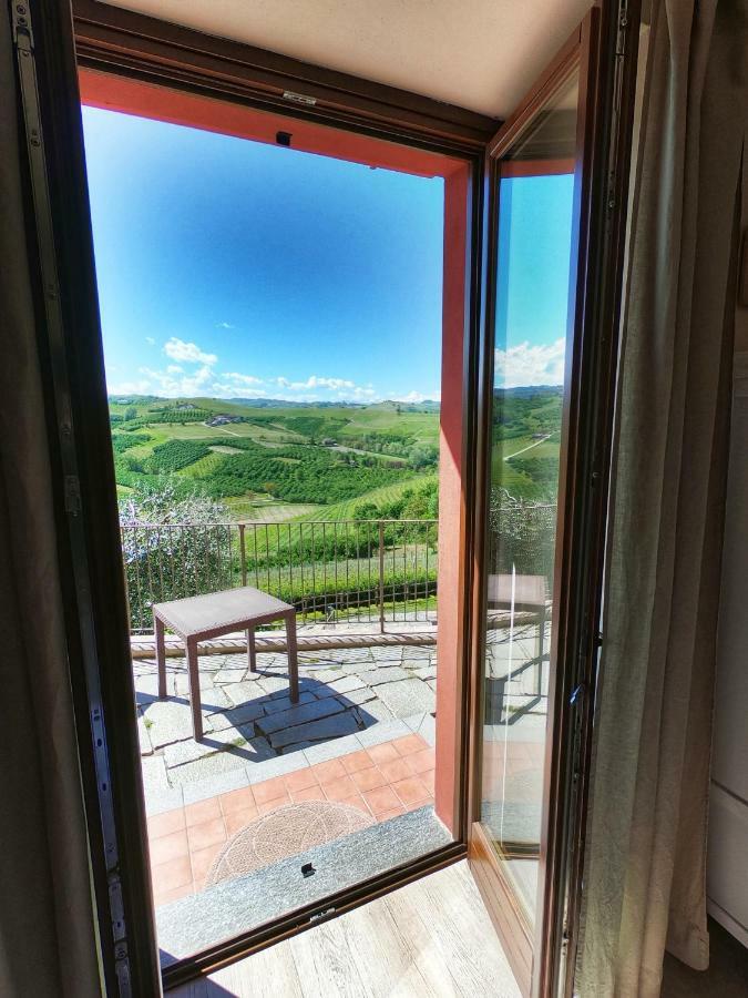 Poggio Dei Farinetti Bed & Breakfast Diano dʼAlba Dış mekan fotoğraf